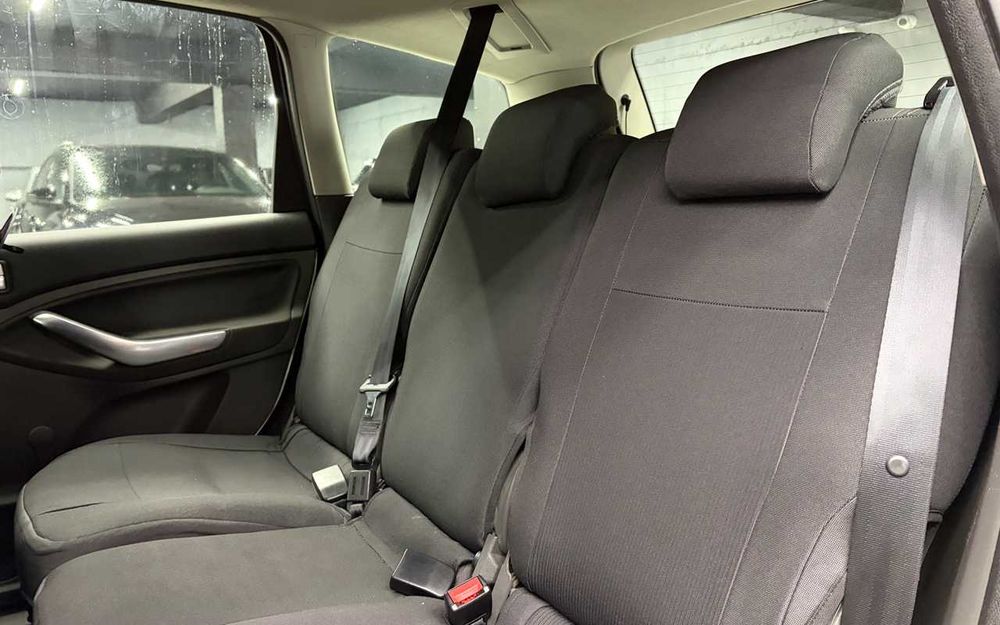 Ford C-Max 2010 року