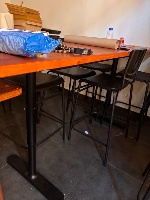 Mesas de refeições com cadeiras