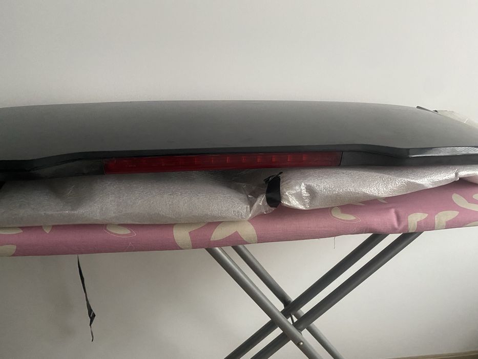 Spojler od klapy volvo v40 2013r