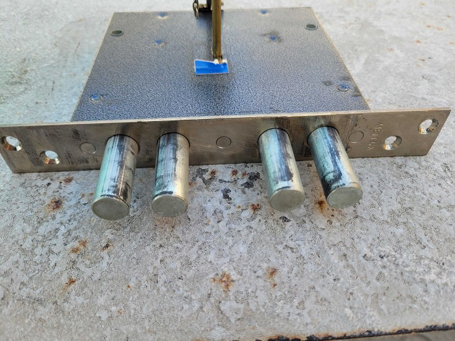 Замок врезной в двери Керберос