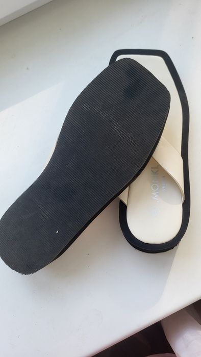 Шльопанці.    .              .