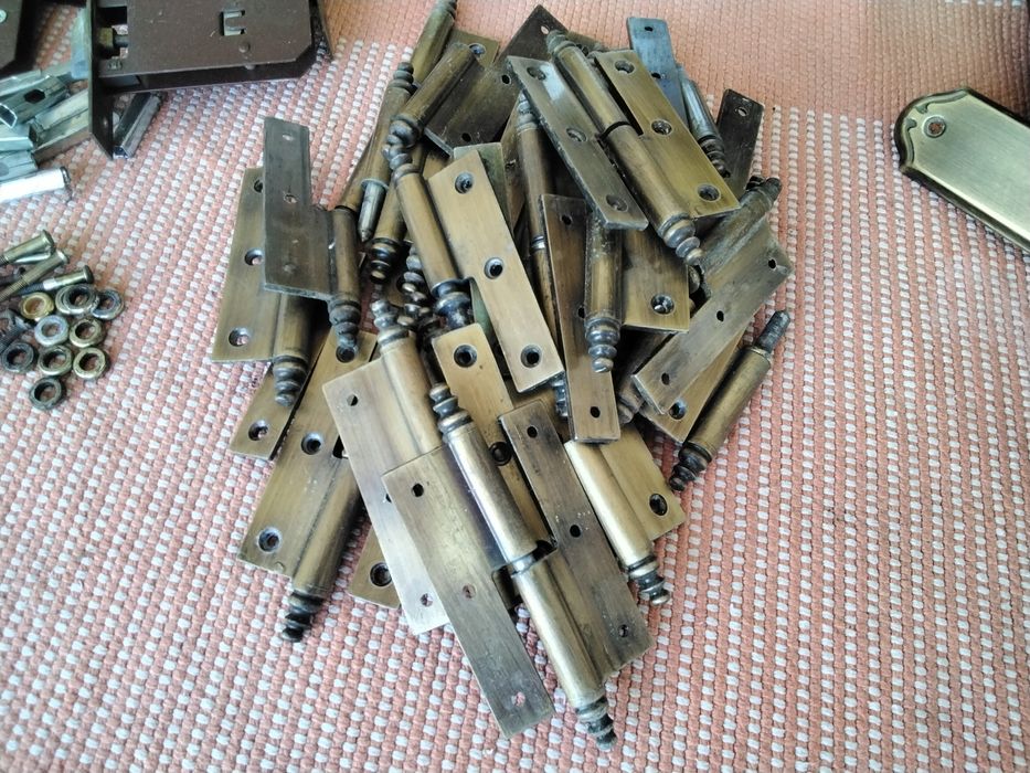 Puxadores fechaduras dobradiças