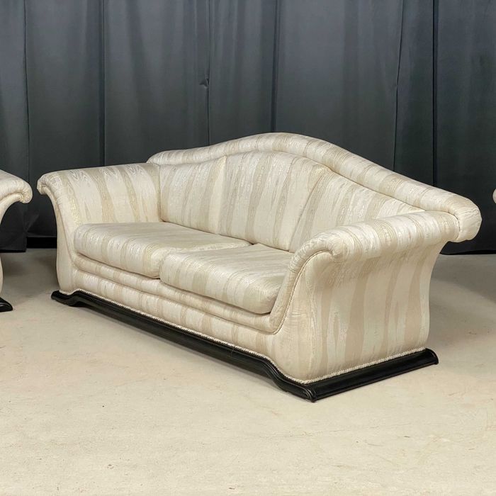 Elegancki komplet wypoczynkowy 3+2+1 w klasycznym stylu