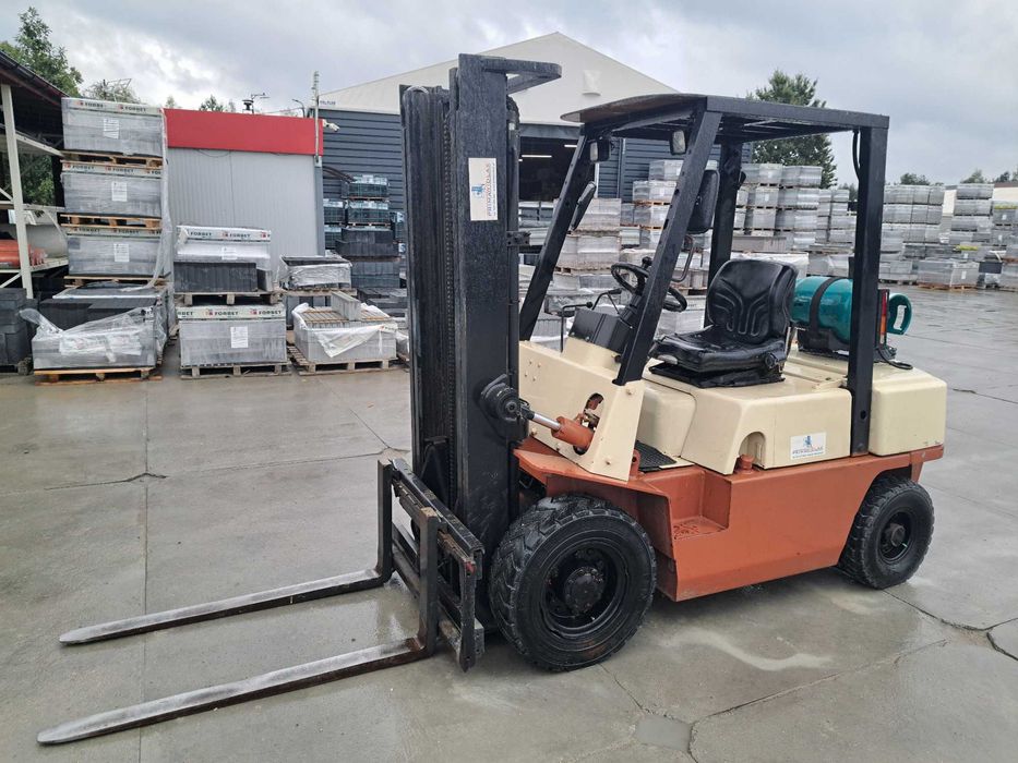 Wózek widłowy Nissan 2,5 tony przesuw gaz