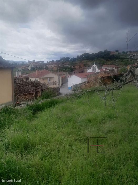 Moradia para Restaurar T3 Venda em Mogadouro, Valverde, Vale de Porco