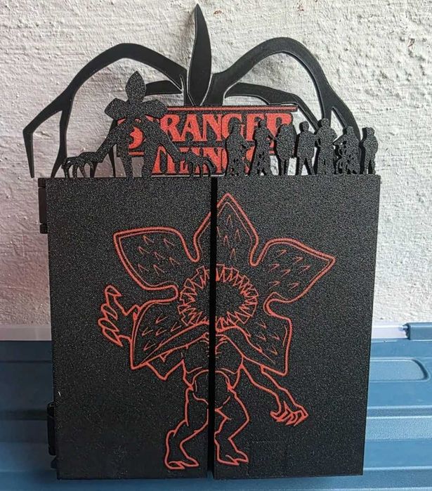 Органайзер для кіндерів Дивні дива  на 24 шт Книжечка