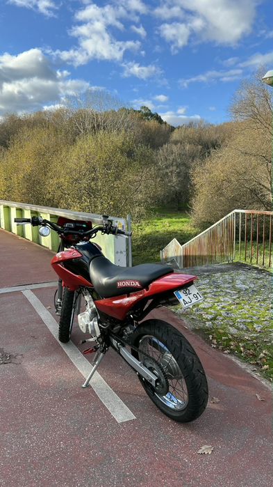 Honda XR 125L com extras