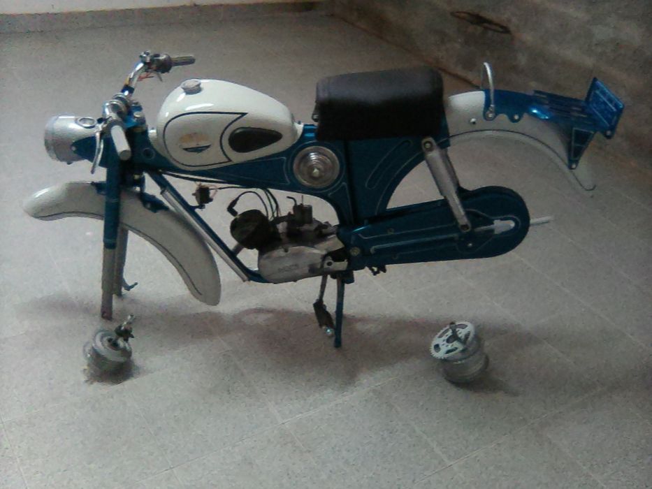 Famel foguete 3v de punho com motor DKW motor auxiliar de pedais não tem matrícula muito raro