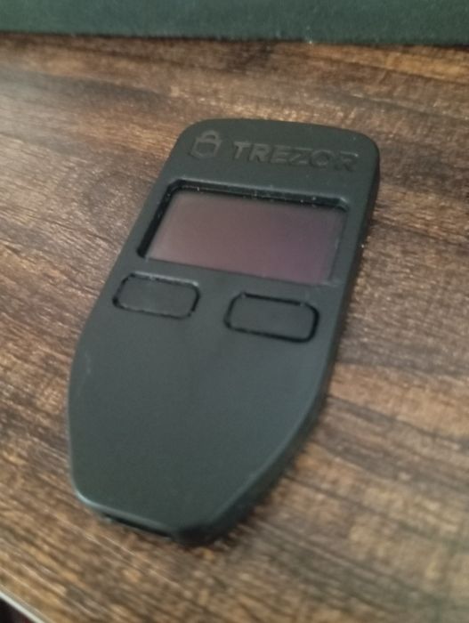 Trezor Model One476380200834836480