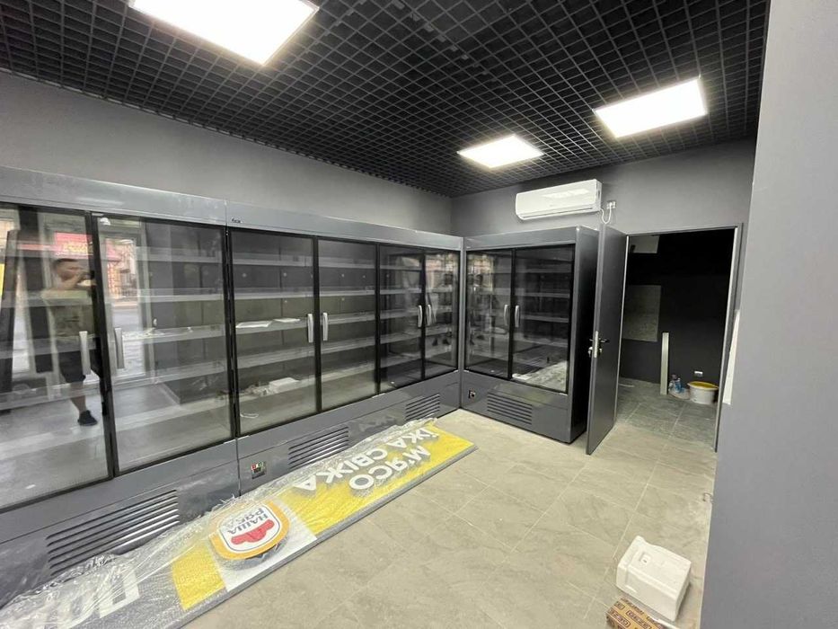 Торговий стелаж. Каса прилавок. Торгове обладнання в магазин. Вітрина