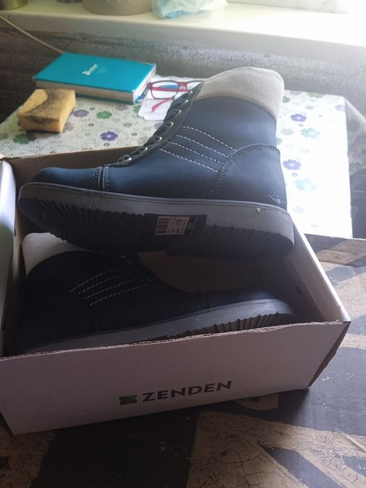 Дитячі,нові ботінки для дівчинки, в коробці.