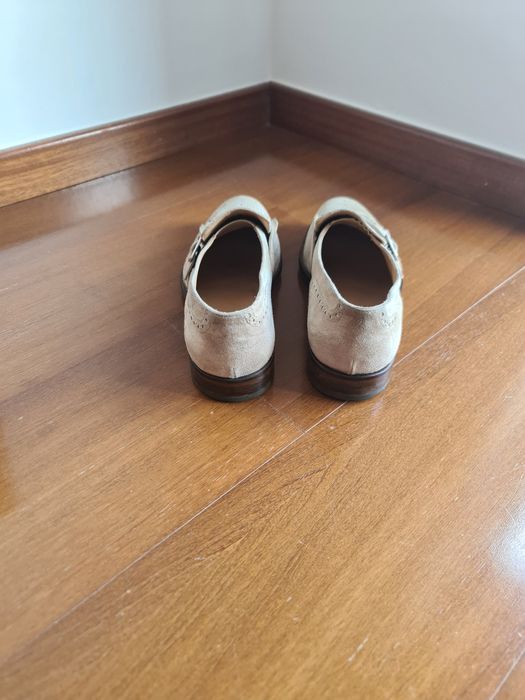 Sapatos Romeu em camurça