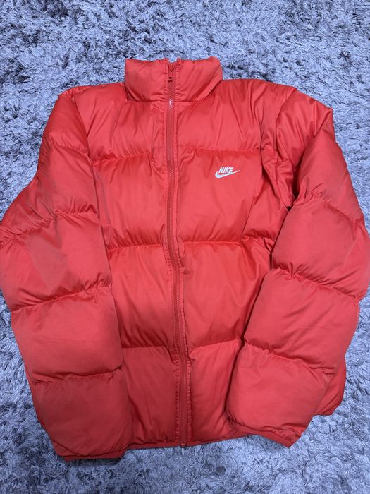 Продаю  пухову куртку від  Nike