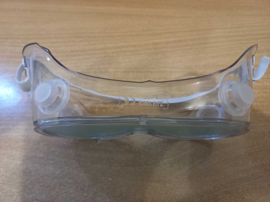 Защитные очки с непрямой вентиляцией