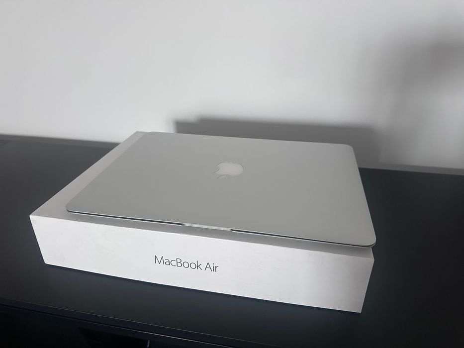 MacBook Air 13 512GB SSD, 8MB RAM