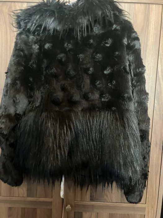 Casaco curto preto em pelo