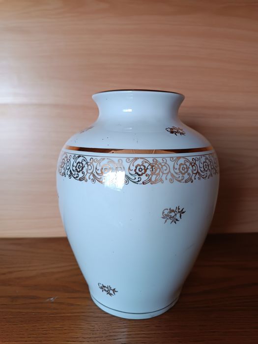 Wazon PRL biała porcelana z Chodzieży