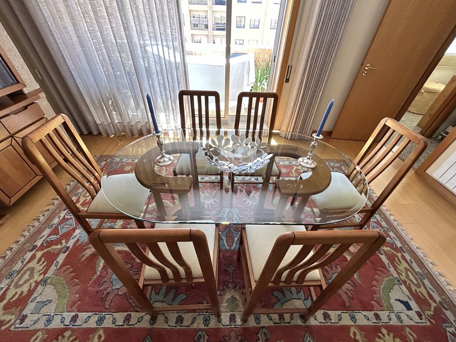 Mesa e cadeira de sala de jantar