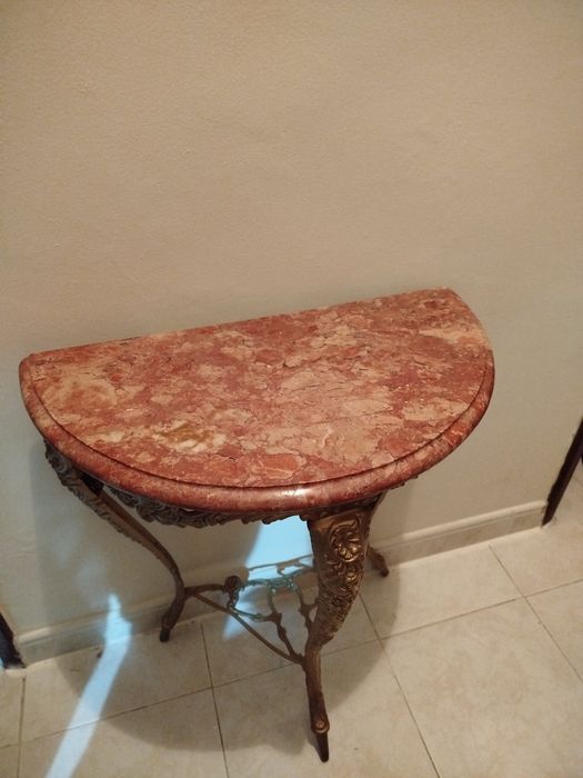 Conjunto mesa com tampo em mármore e espelho