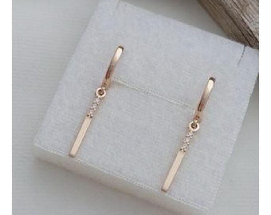 Серьги конго из  золота с золотыми подвесками палочками  с фианитами