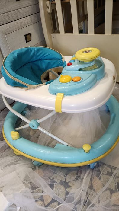 Продам музыкальные ходунки .