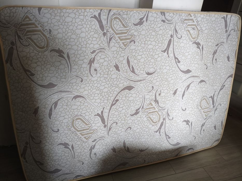 Продається матрац  200 * 140 * 20