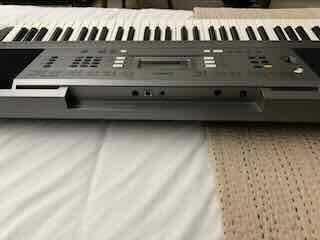 Piano eletrico Yamaha psr e353