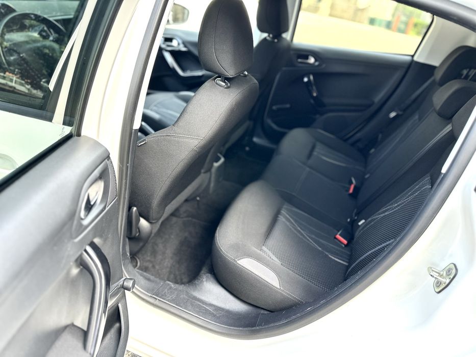 Peugeot 208 — fotografia 10