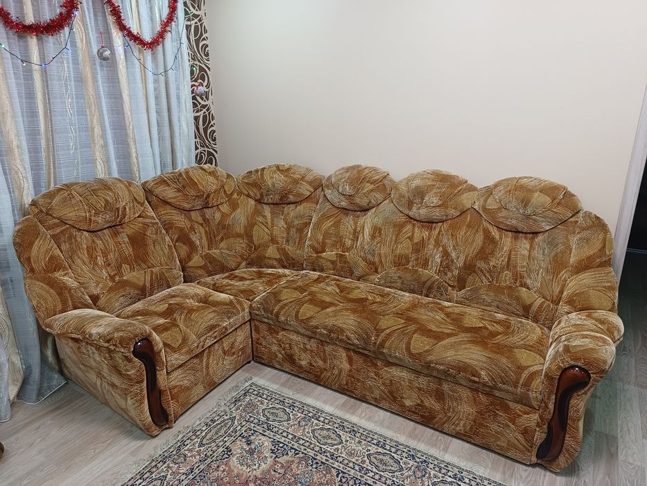 Диван вугловий, розкладний.