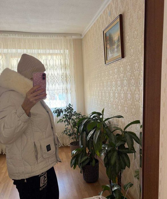 Зимова в’язана шапка ручної роботи з 100% мериносової шерсті.