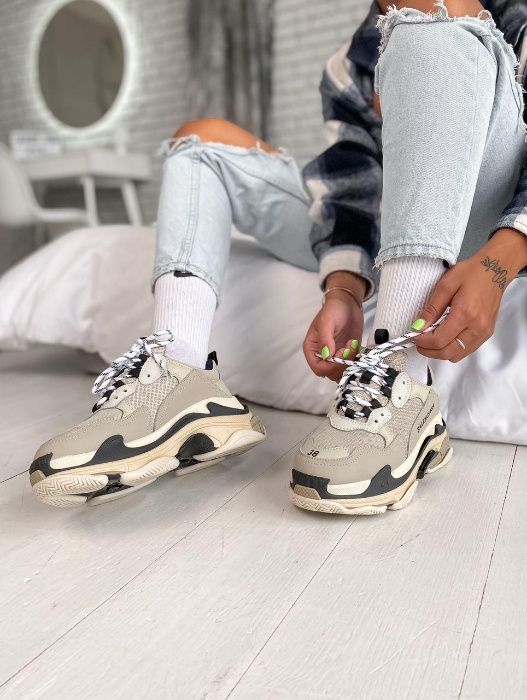 balenciaga triple s beige black