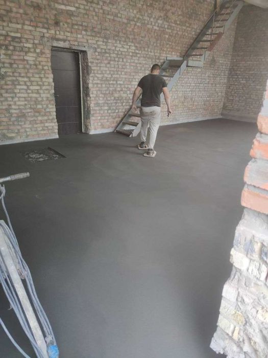 Машинная стяжка пола .