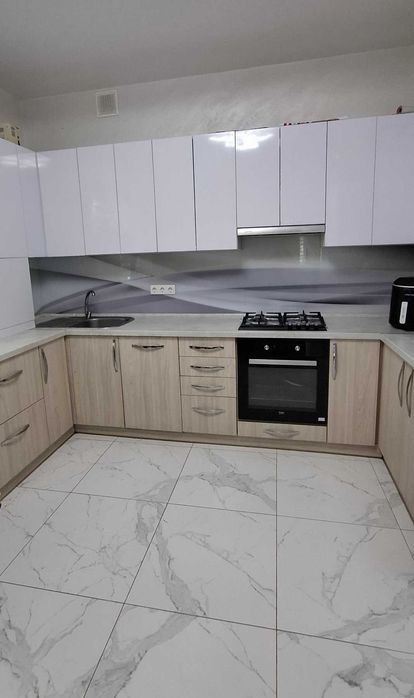 Продам дом пгт, Зидьки. Крепкий в отличном месте рядом г.Змиев