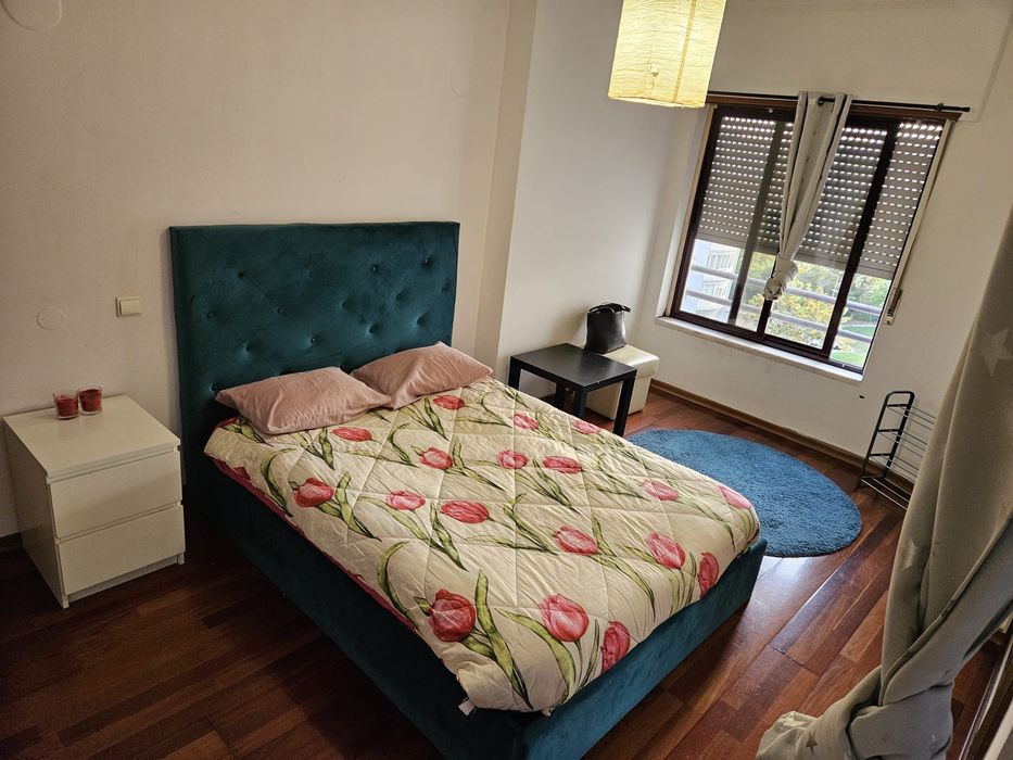 Quarto para casal na Ramada em  Odivelas
