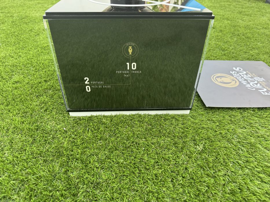 Bola Oficial FPF banhada a Ouro 24k – Edição Limitada Euro (Nº 100/200) O