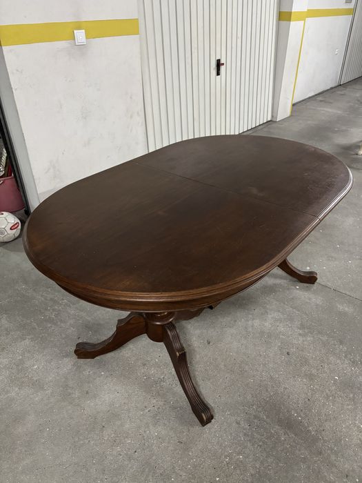 Mesa de madeira maciça extensível