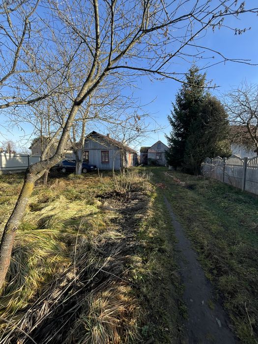 Продаж земельної ділянки в с Суховоля з будівлями