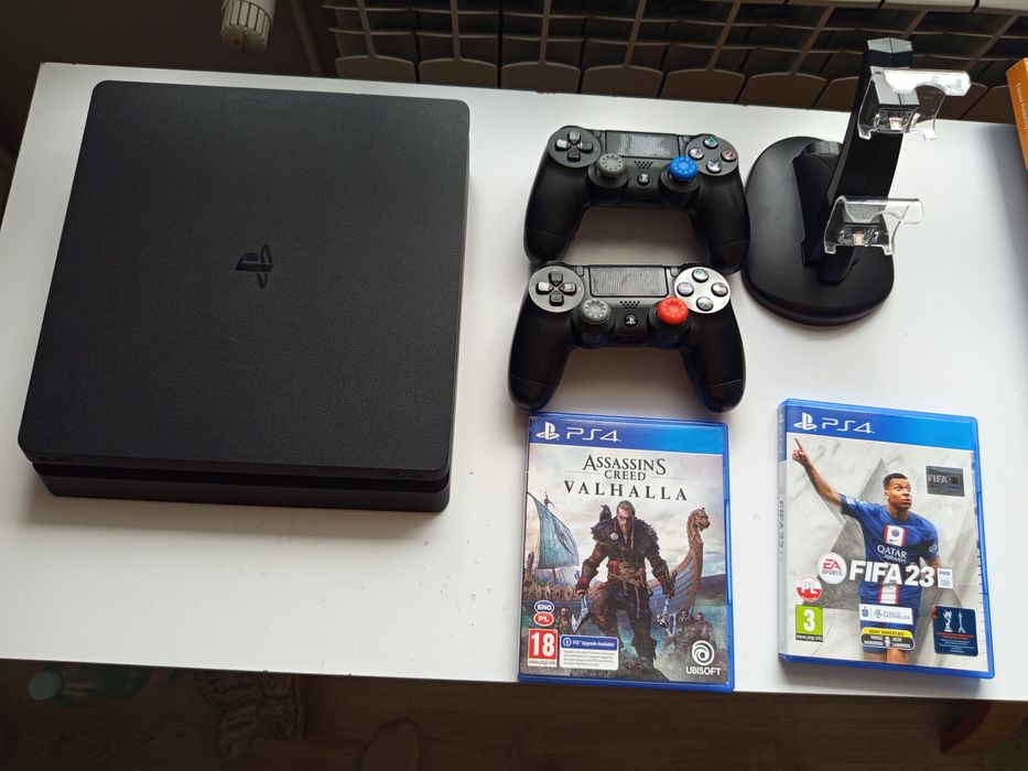 Konsola PlayStation 4