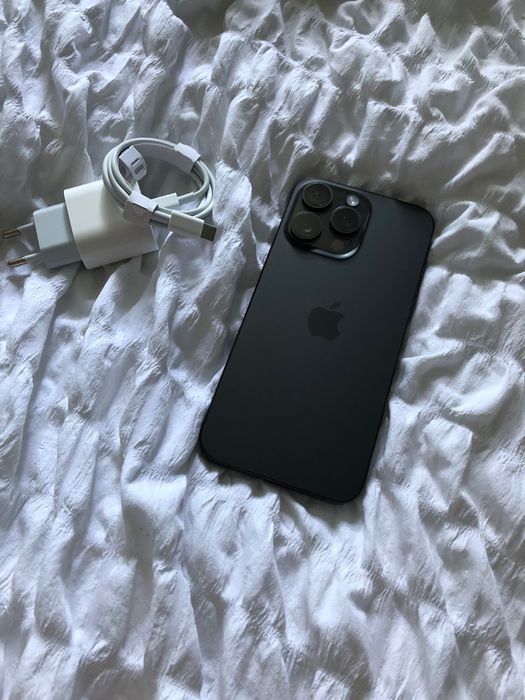 Продаю iPhone 15 Pro Max 256GB