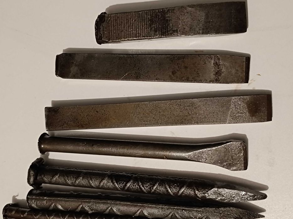 Martelo e 9 Ponteiras Metálicas