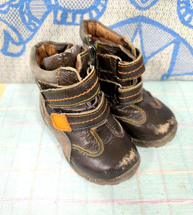 Отдам бесплатно ботиночки зимние р.25