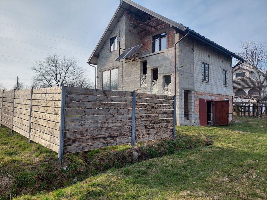 Продаж будинку 180,5м2 ділянка 9,6 сот  вул. Вишнева