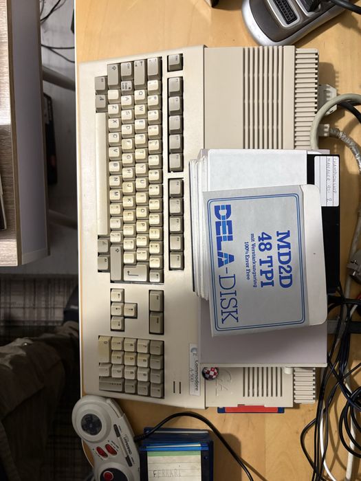 Zamienie na konsole XBox - Amiga500 dwie stacje FDD sampler Midi mysz