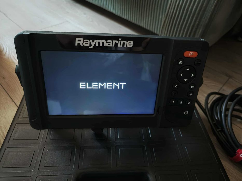 Echosonda Raymarine Element 7hv.