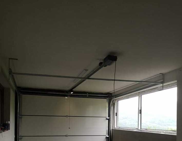 Brama garażowa segmentowa 3000x2250 brąz, biały, antracyt