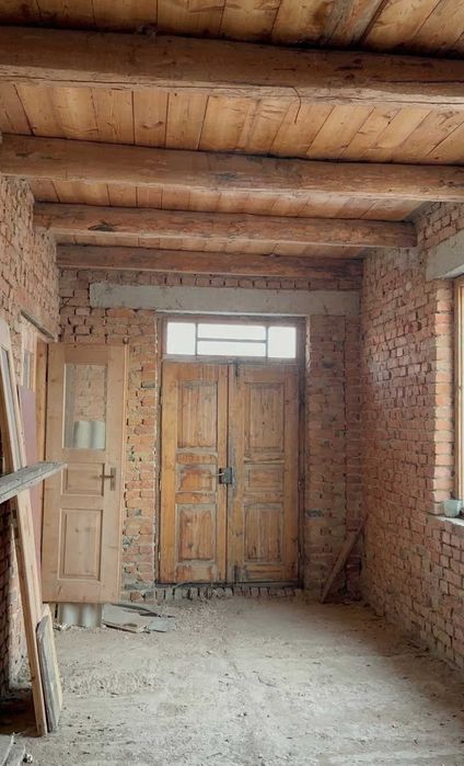 Продаж будинку 35км від Тернополя з гаражем, садом і ділянкою на 25стк