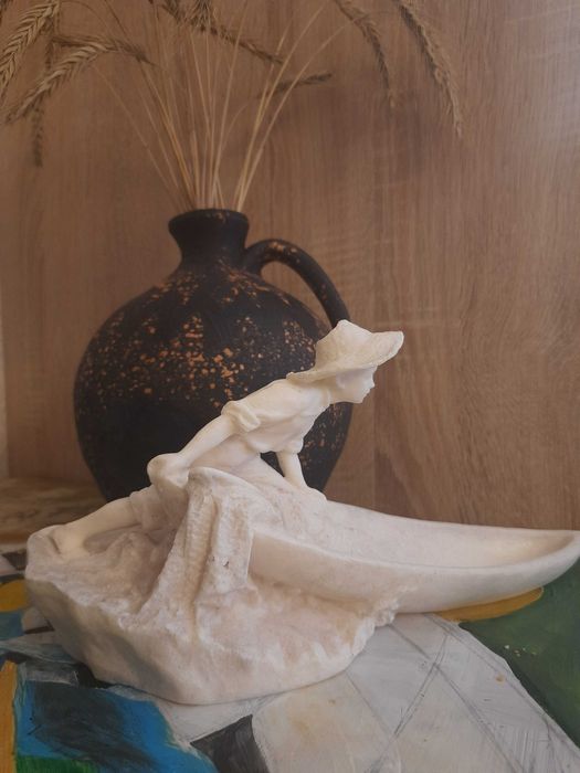 Вінтажна статуетка