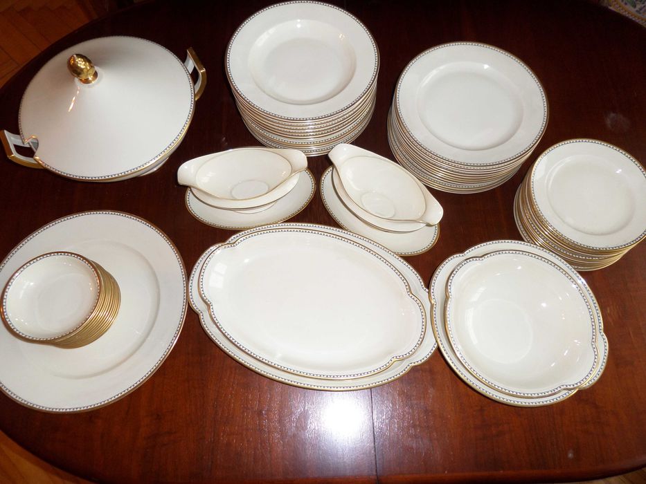 Porcelanowy serwis obiadowy na 12 osób antyk- królewska fabryka Tettau