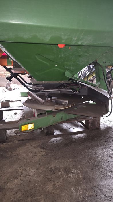 Розкидач мінеральних добрив Amazone Zaam 1001