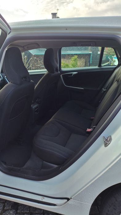 Volvo V60 D4 Momentum Eco